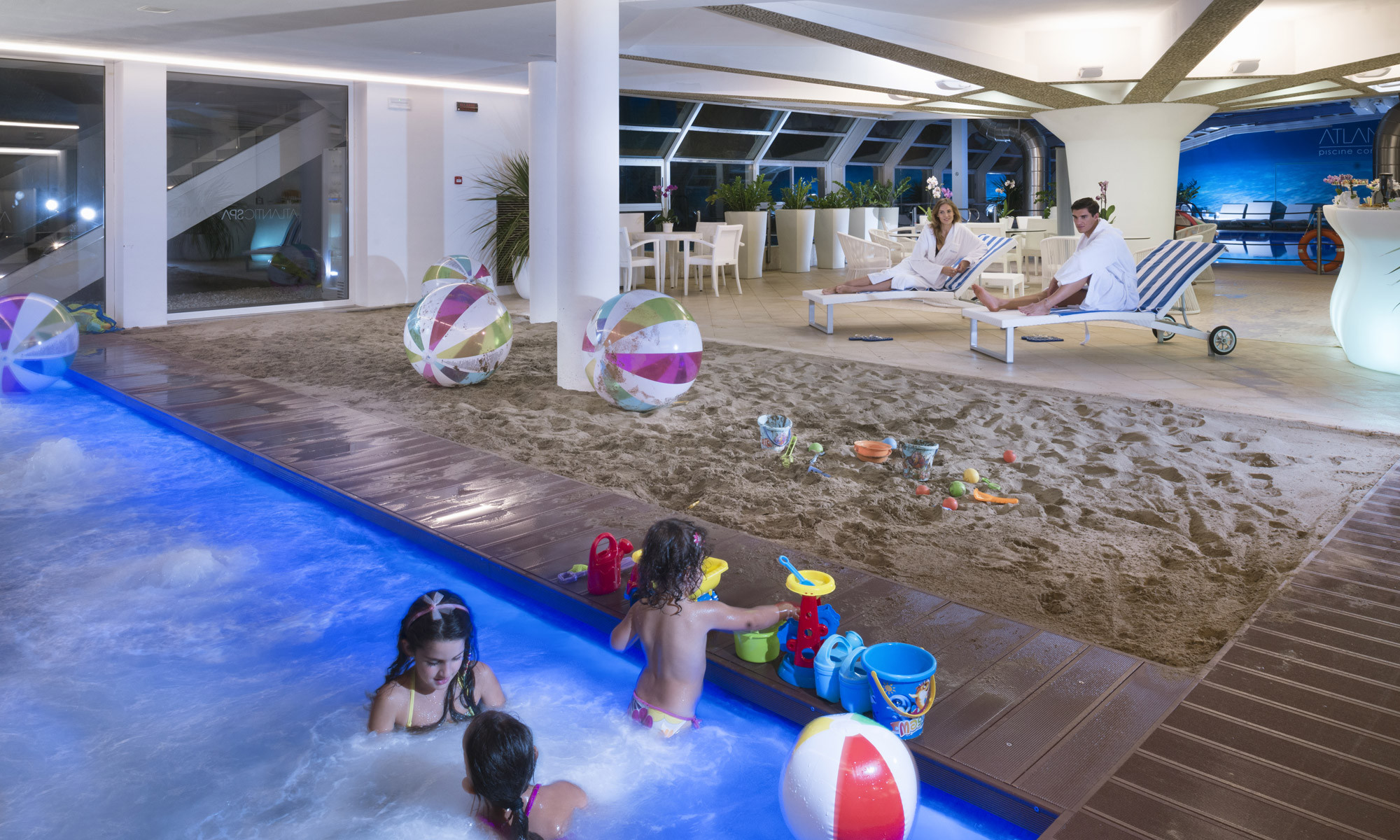 media.Slide-Winter-Beach_3Gruppo-Atlantic