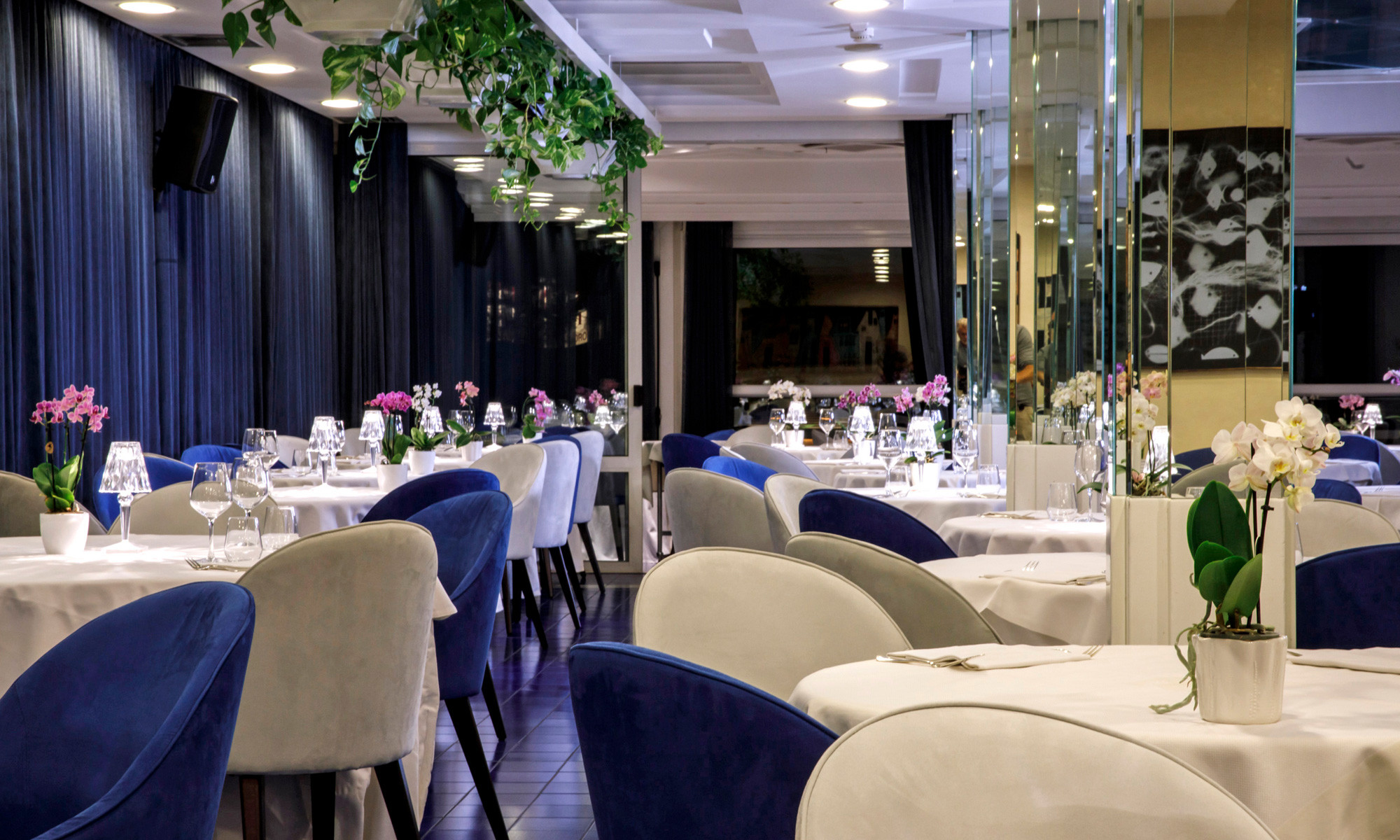 media.Slide_White-&-Blue_3Gruppo-Atlantic