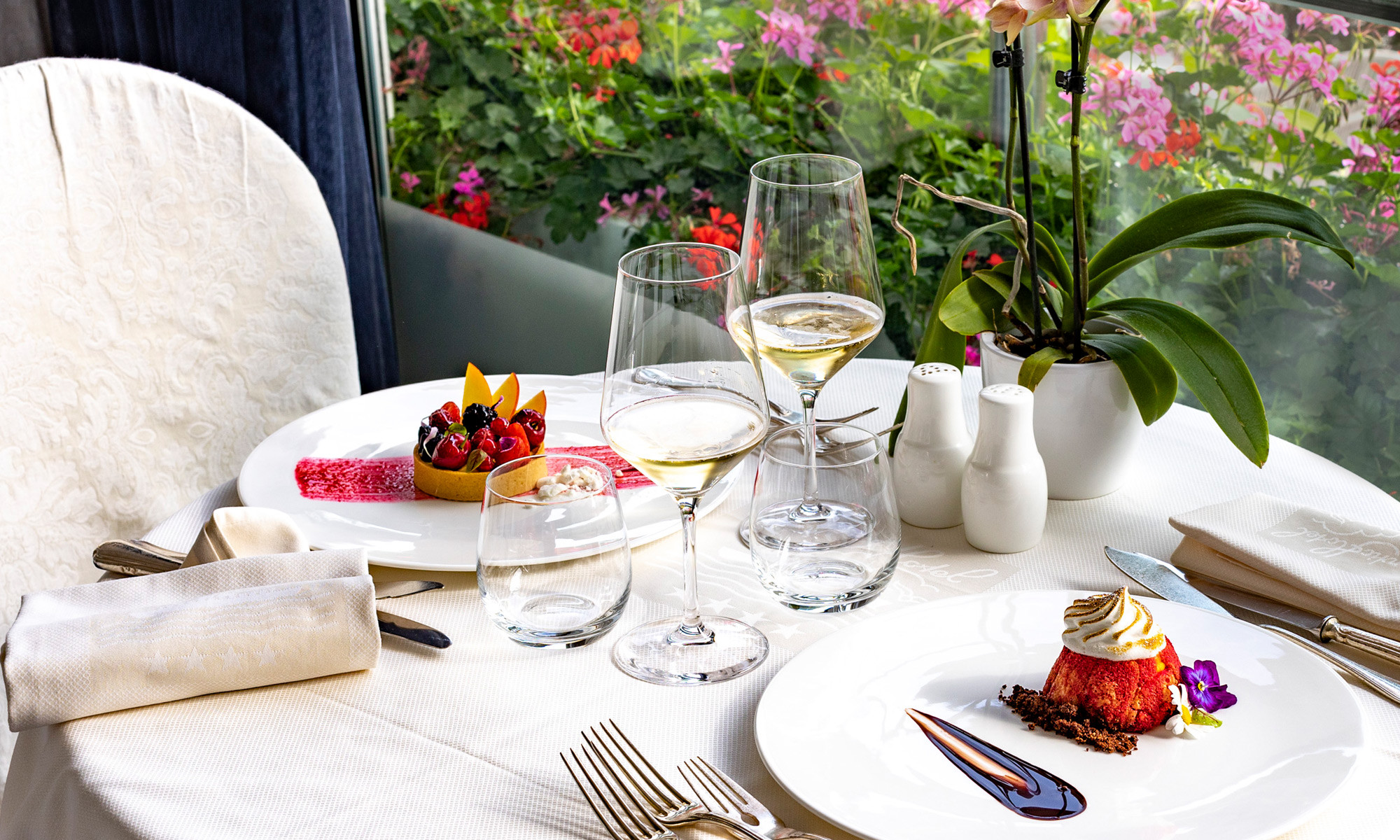 media.Slide_White-&-Blue_6Gruppo-Atlantic