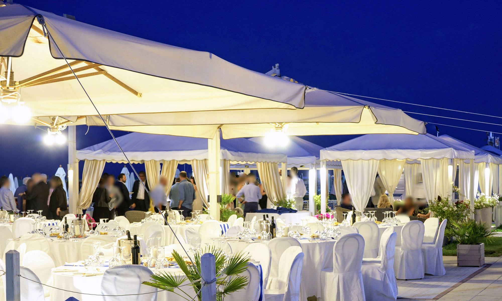 media.Cena in spiaggia a Riccione 2000px